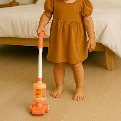 petite fille pousse aspirateur enfant orange