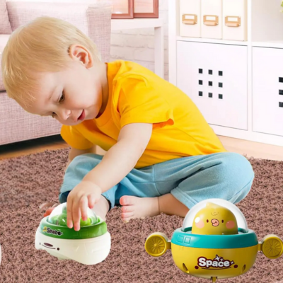 petite voiture jouet canard jaune animaux spatiale