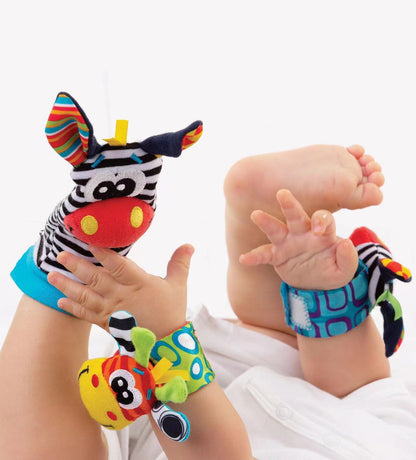 hochet bébé peluche poignets et chaussettes